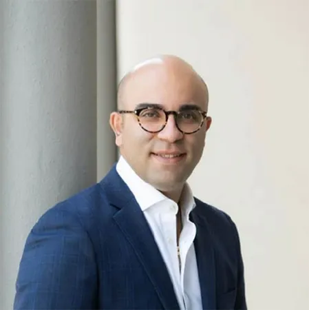 Photo of Dr. David Shamouelian, a plastic surgeon at CCSS